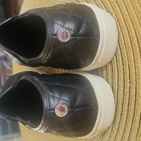 Steve Madden Ecentrcq patent Leather Quilted black Slip on Flat shoes  Size 9.5 - Picture 5 of 7
